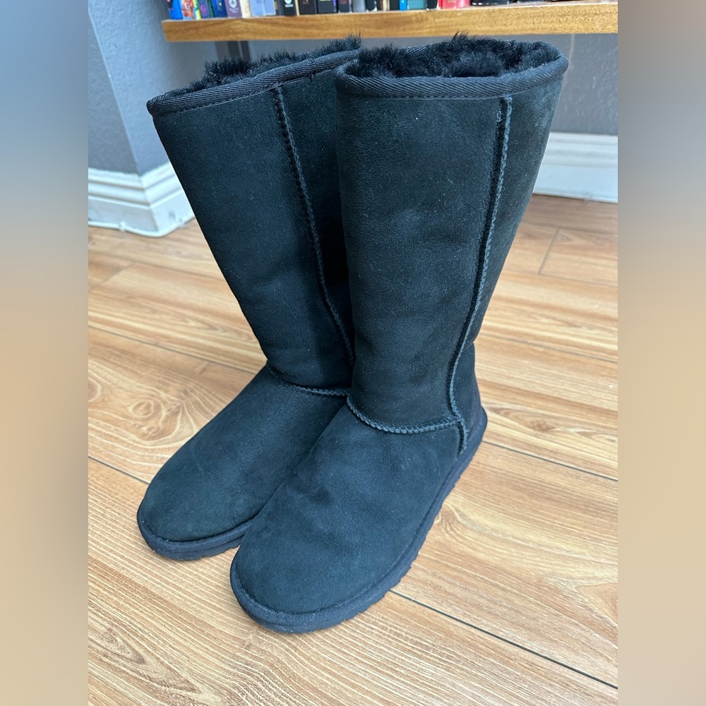 Ugg - tall black size 6